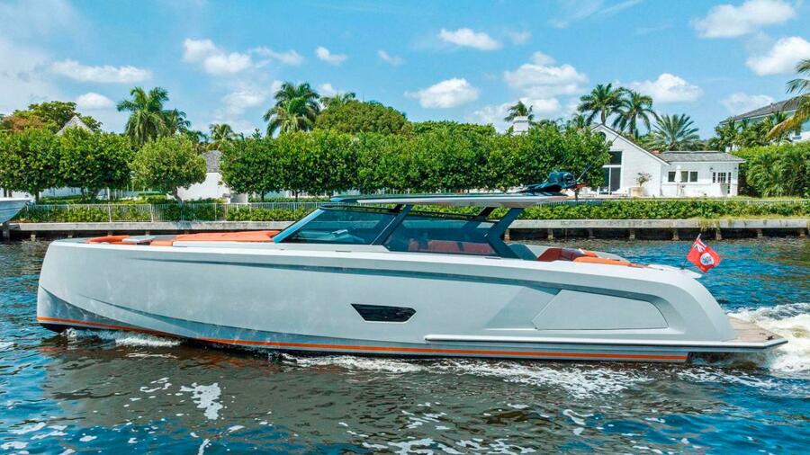 Vanquish VQ58 starboard profile